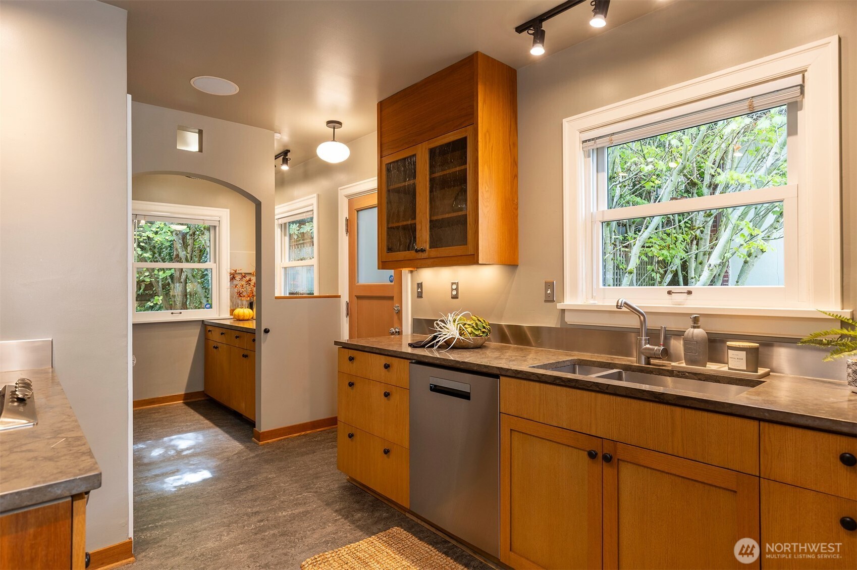 7 Newell Street Seattle, WA 98109 - Photo 11 of 34