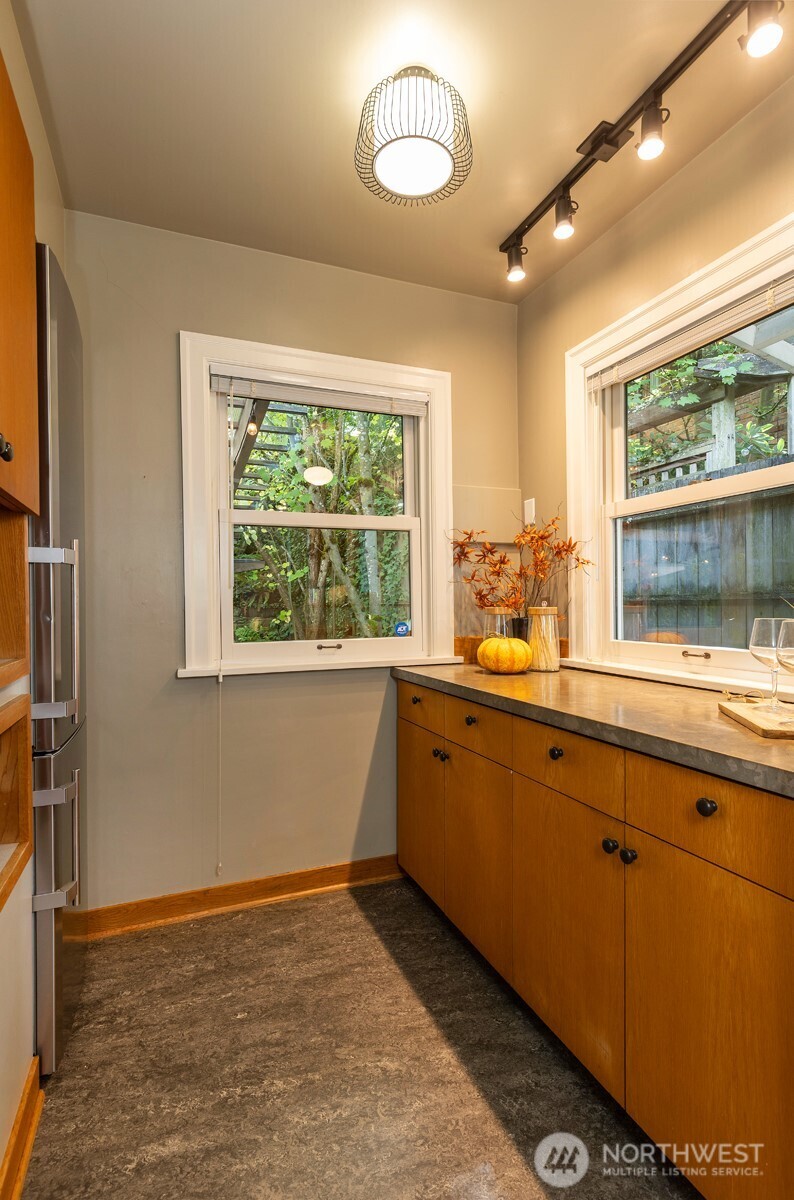 7 Newell Street Seattle, WA 98109 - Photo 14 of 34