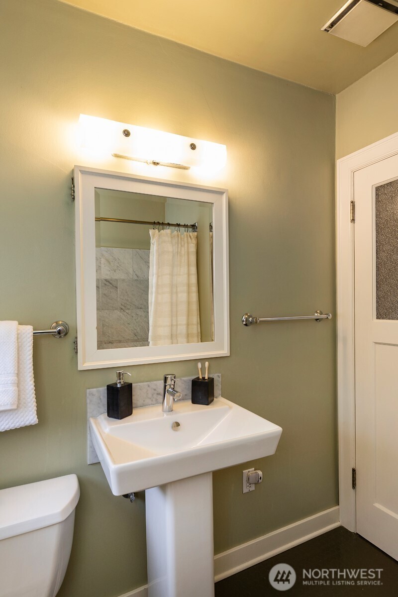 7 Newell Street Seattle, WA 98109 - Photo 17 of 34