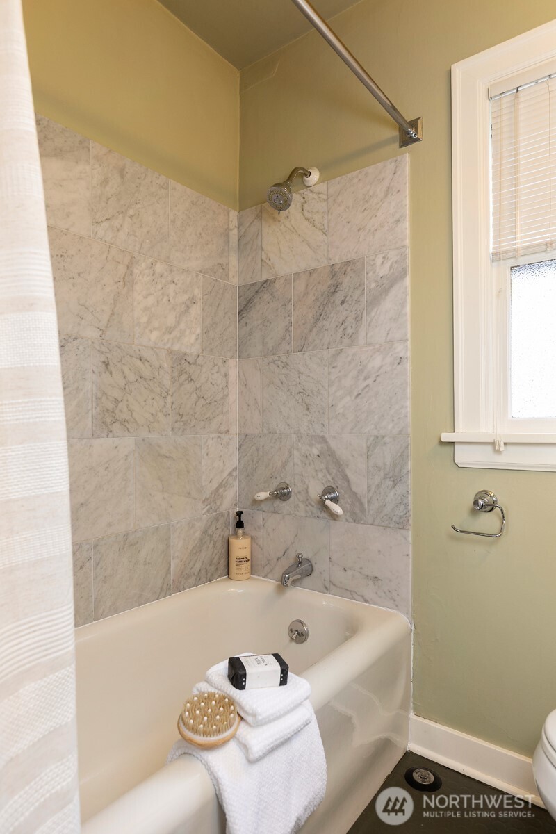 7 Newell Street Seattle, WA 98109 - Photo 18 of 34