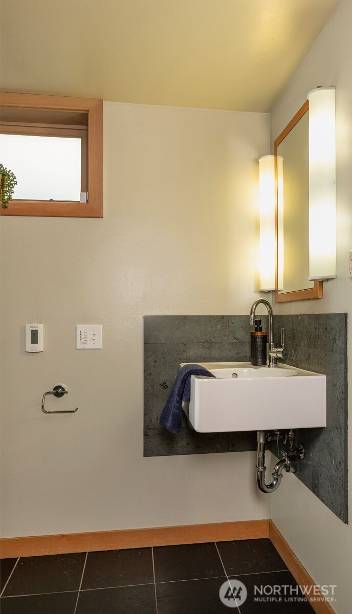 7 Newell Street Seattle, WA 98109 - Photo 24 of 34