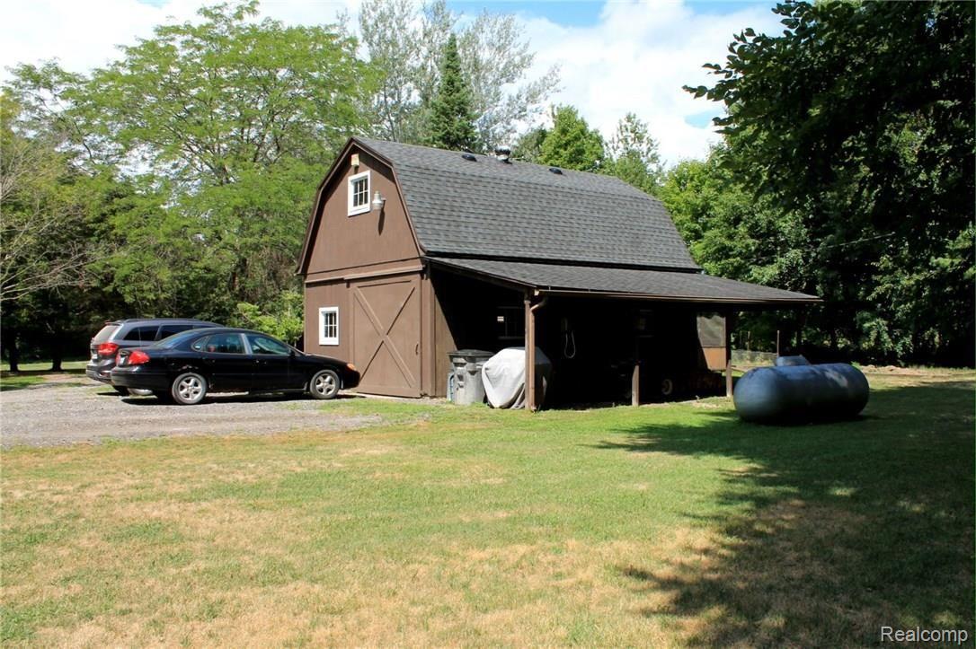 12502 Creek Road Carleton, MI 48117 - Photo 10 of 52 IMG_6569.JPG