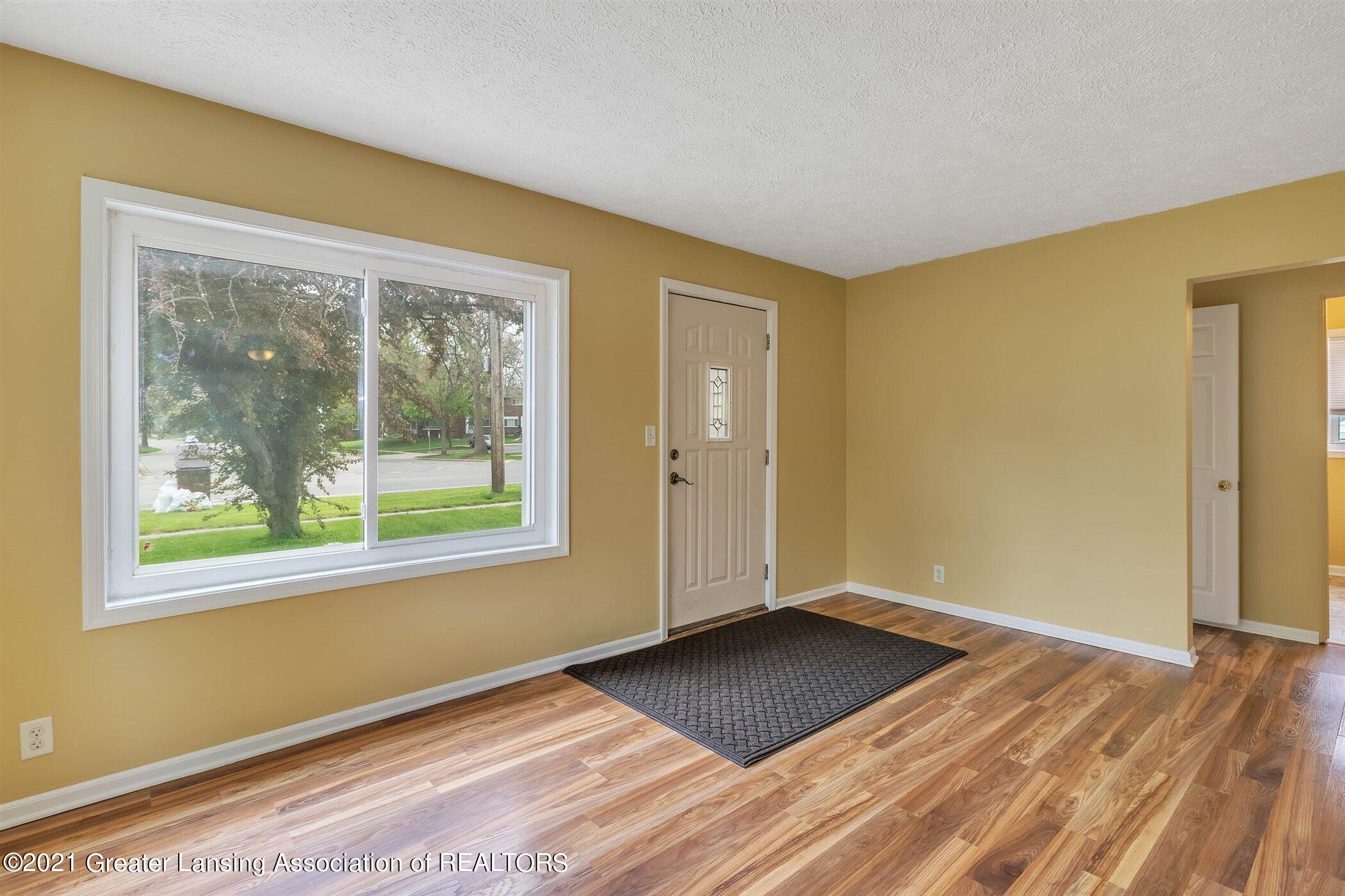1712 West Miller Road Lansing, MI 48911 - Photo 6 of 26 06-1712 W Miller Rd-WindowStill-Real-Est