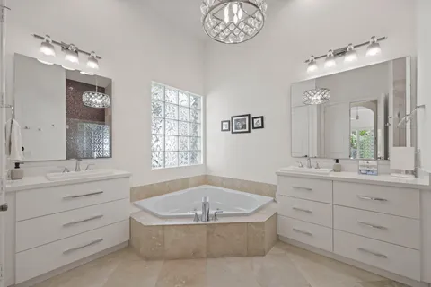 $975,000 | 7150 Mallorca Crescent, Boca Raton, FL 33433