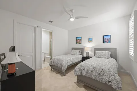 $975,000 | 7150 Mallorca Crescent, Boca Raton, FL 33433