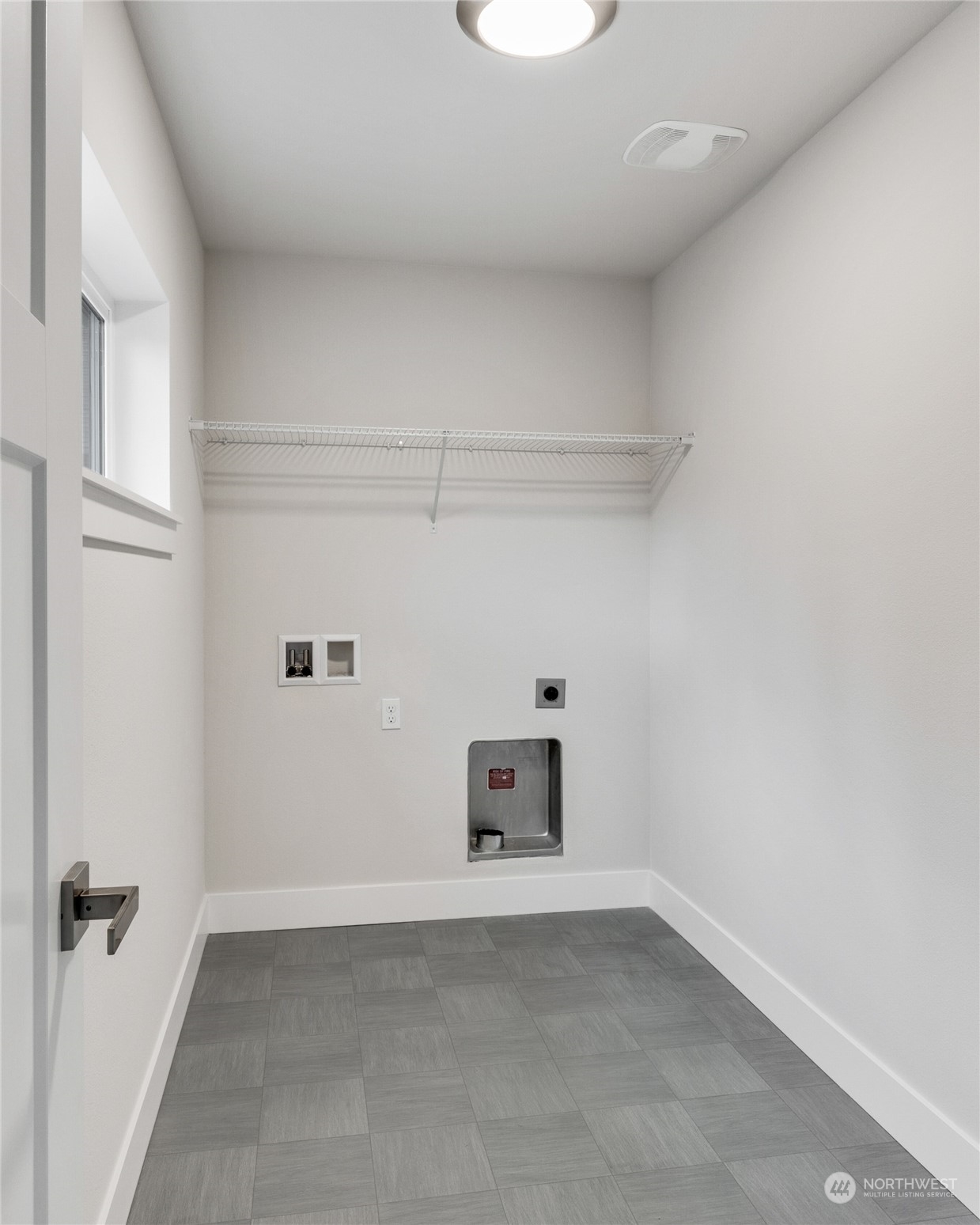 111 177th Street Southeast Bothell, WA 98012 - Photo 30 of 34 a room with a window