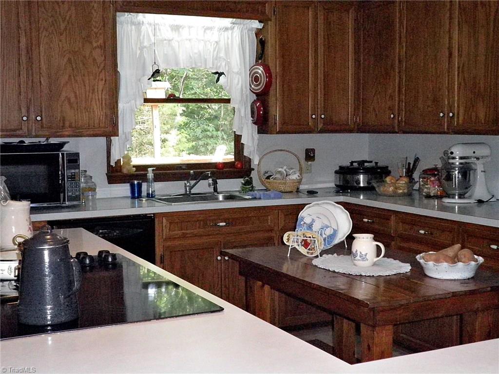 4698 Deaton Road Trinity, NC 27370 - Photo 9 of 27 Kitchen with table used as island