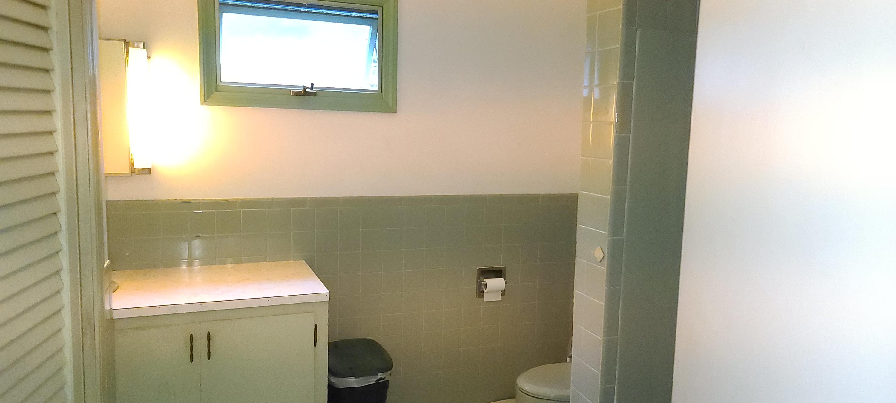 190 River Road Marstons Mills, MA 02648 - Photo 10 of 29 a bathroom with a toilet
