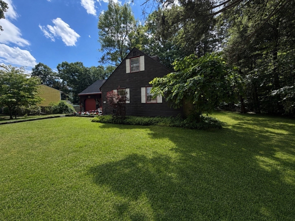26 Oak Hill Road Greenfield, MA 01301 - Photo 4 of 30
