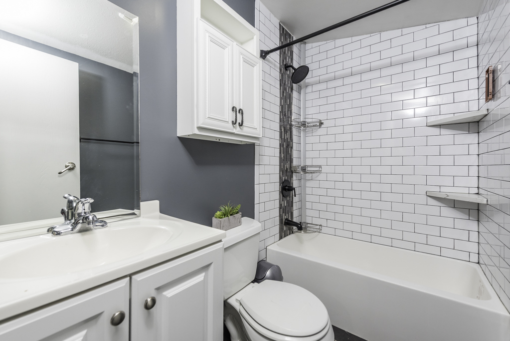 38569 North Sheridan Road, Unit 512 Beach Park, IL 60087 - Photo 21 of 24