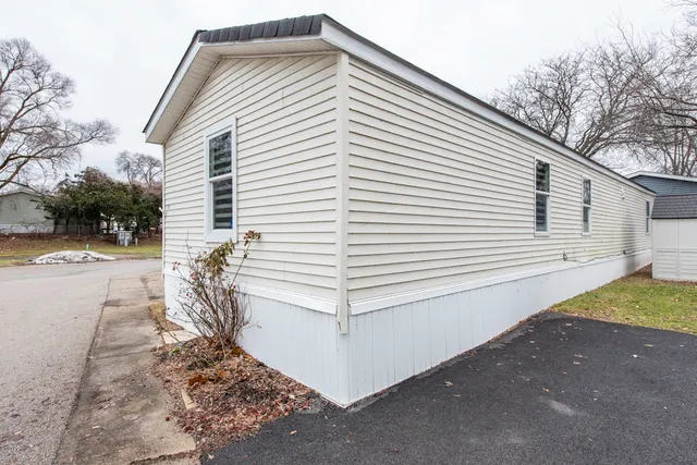 $67,000 | 38569 North Sheridan Road, Unit 512, Beach Park, IL 60087