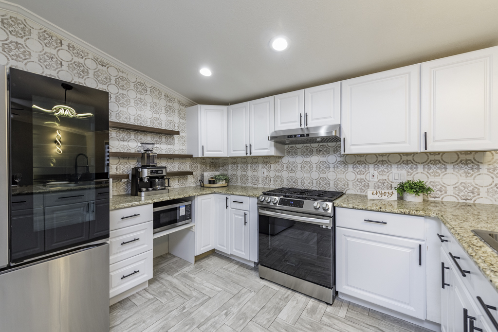 38569 North Sheridan Road, Unit 512 Beach Park, IL 60087 - Photo 10 of 24