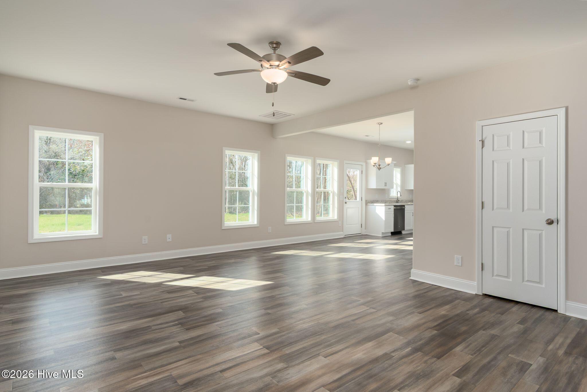 213 Brighttown Road Maysville, NC 28555 - Photo 10 of 45 Living Room