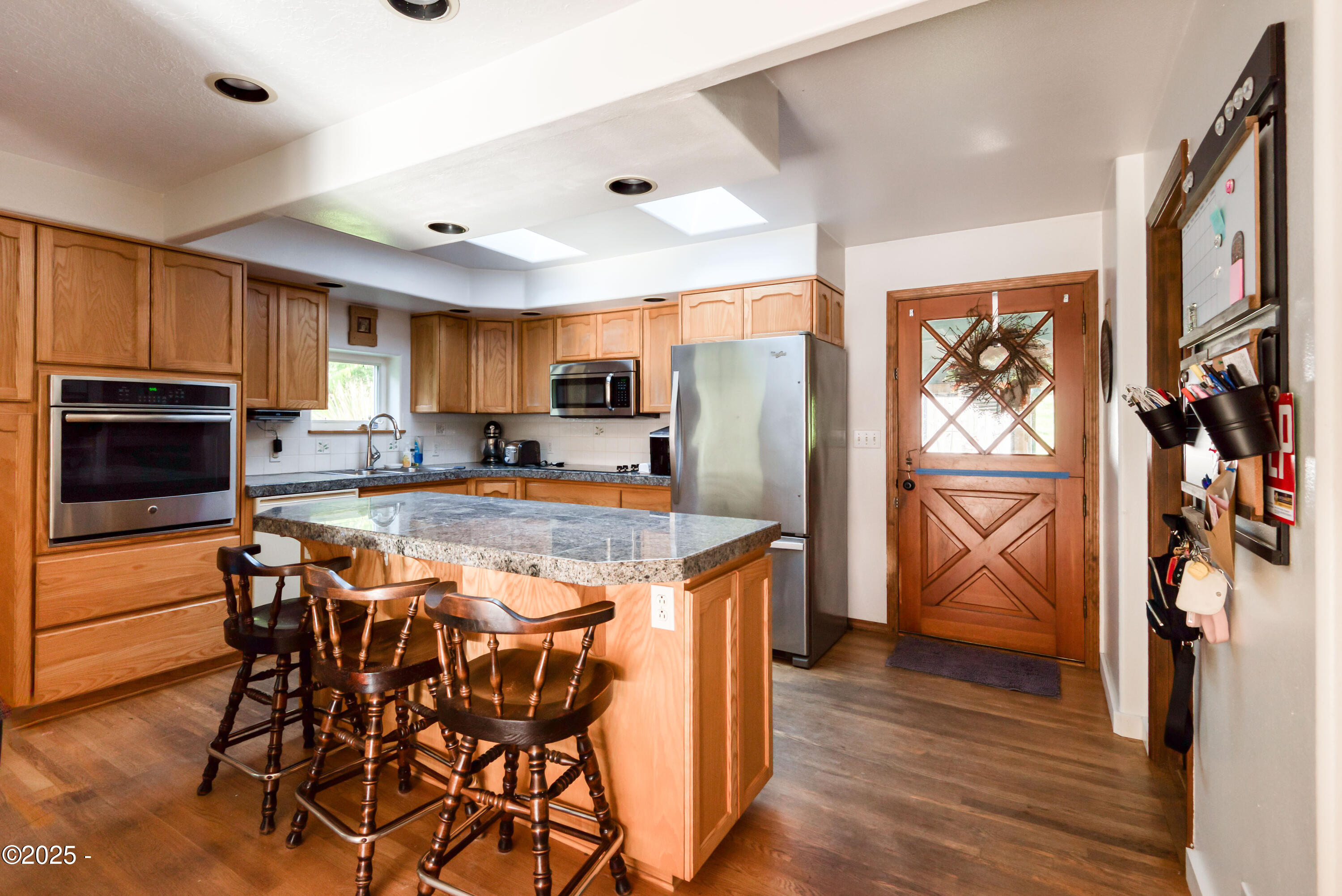 312 Southeast Davis Road Newport, OR 97365 - Photo 10 of 30 Kitchen w/ island
