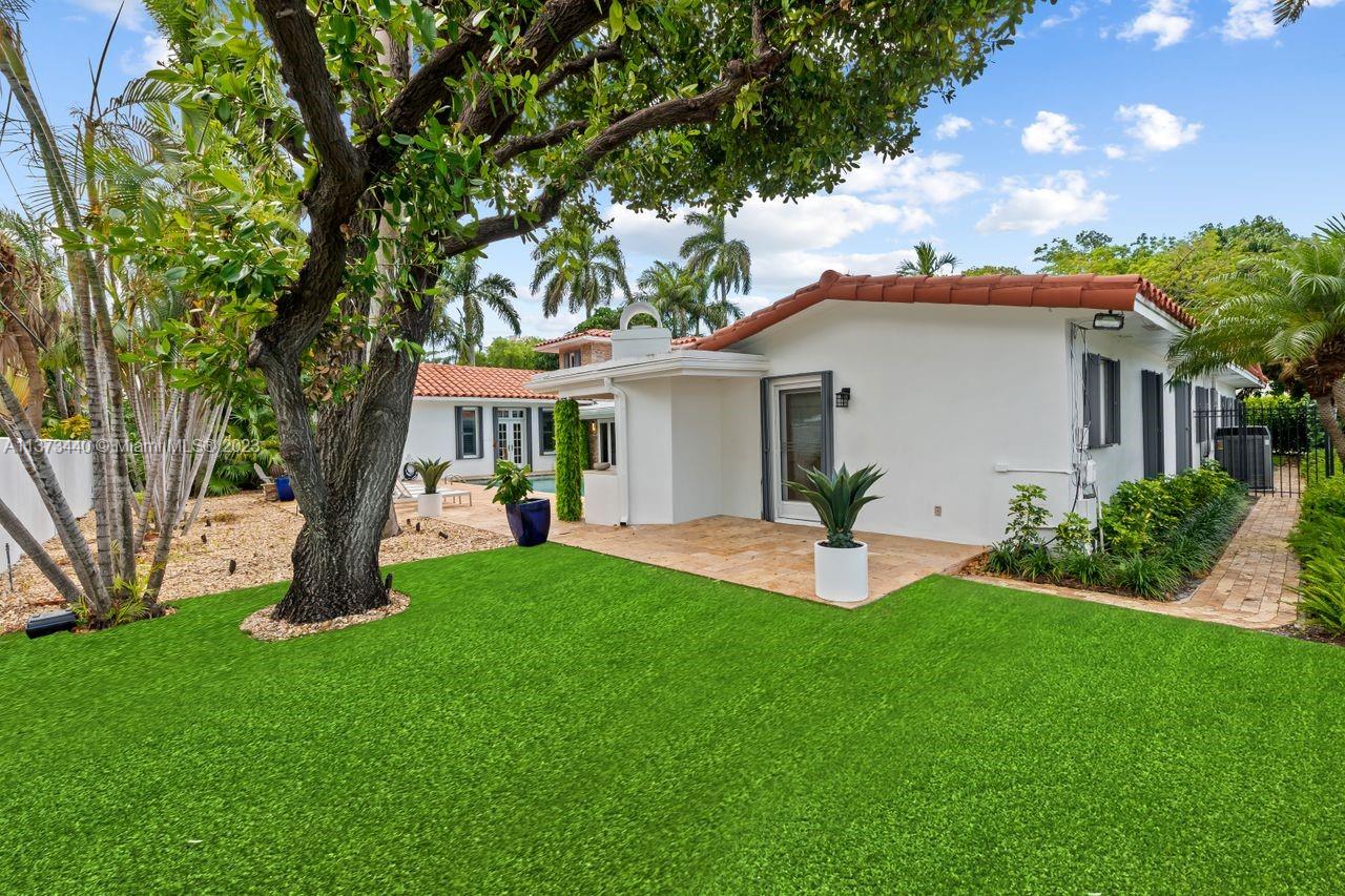 1401 South Ocean Drive Fort Lauderdale, FL 33316 - Photo 8 of 26 a view of a house with a yard and tree