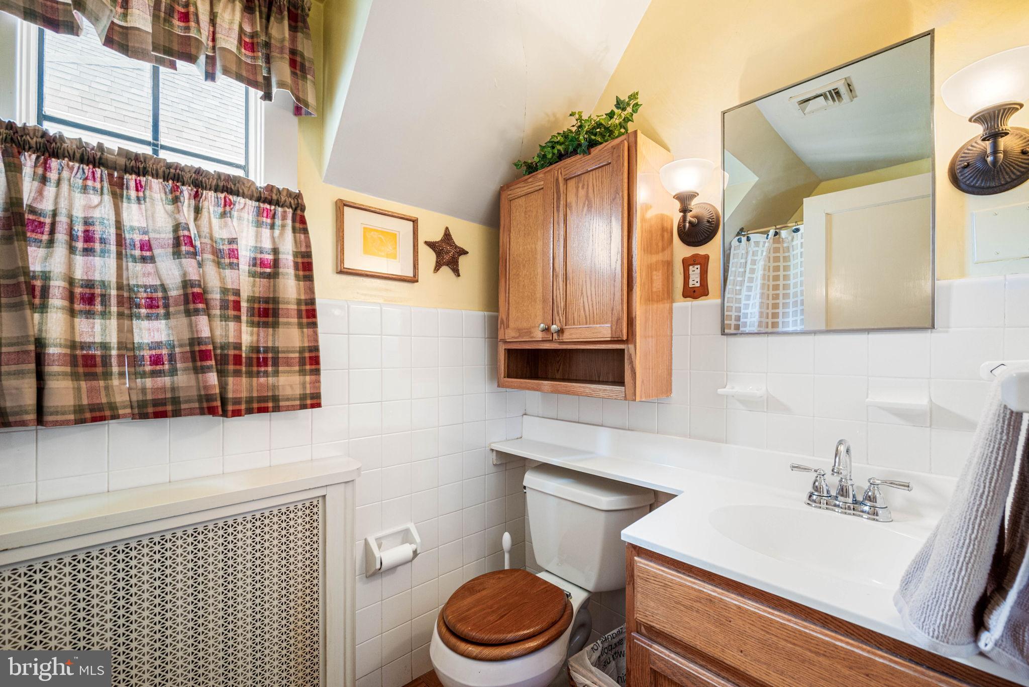 405 Tasker Street Ridley Park, PA 19078 - Photo 17 of 24 2nd floor Hallway Bathroom