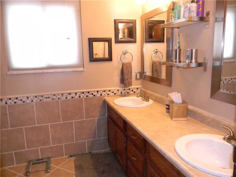 17 Cambria Pittsburgh, PA 15209 - Photo 11 of 18 Master Bath/Spa.