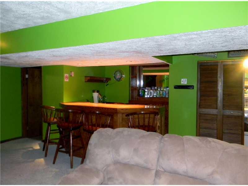 17 Cambria Pittsburgh, PA 15209 - Photo 14 of 18 Den.