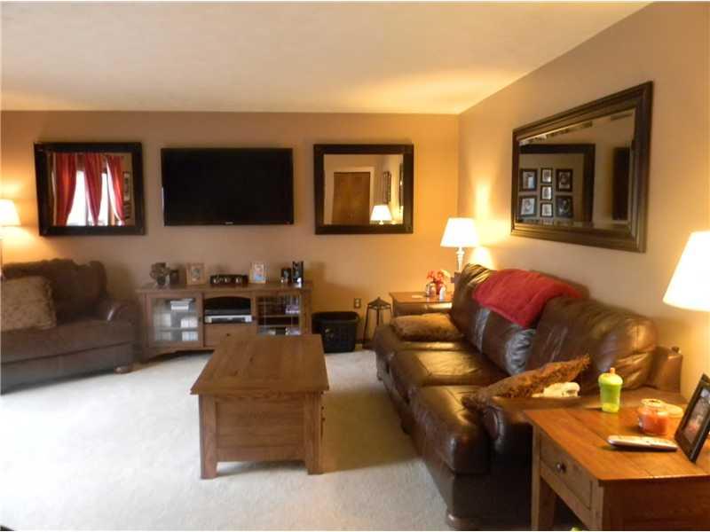 17 Cambria Pittsburgh, PA 15209 - Photo 7 of 18 Living Room.