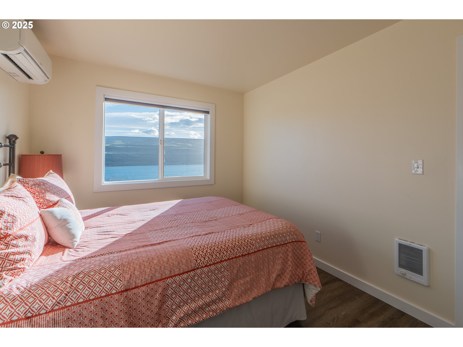 350 Bluff Road Wishram, WA 98673 - Photo 23 of 36 a bedroom with a bed and a window