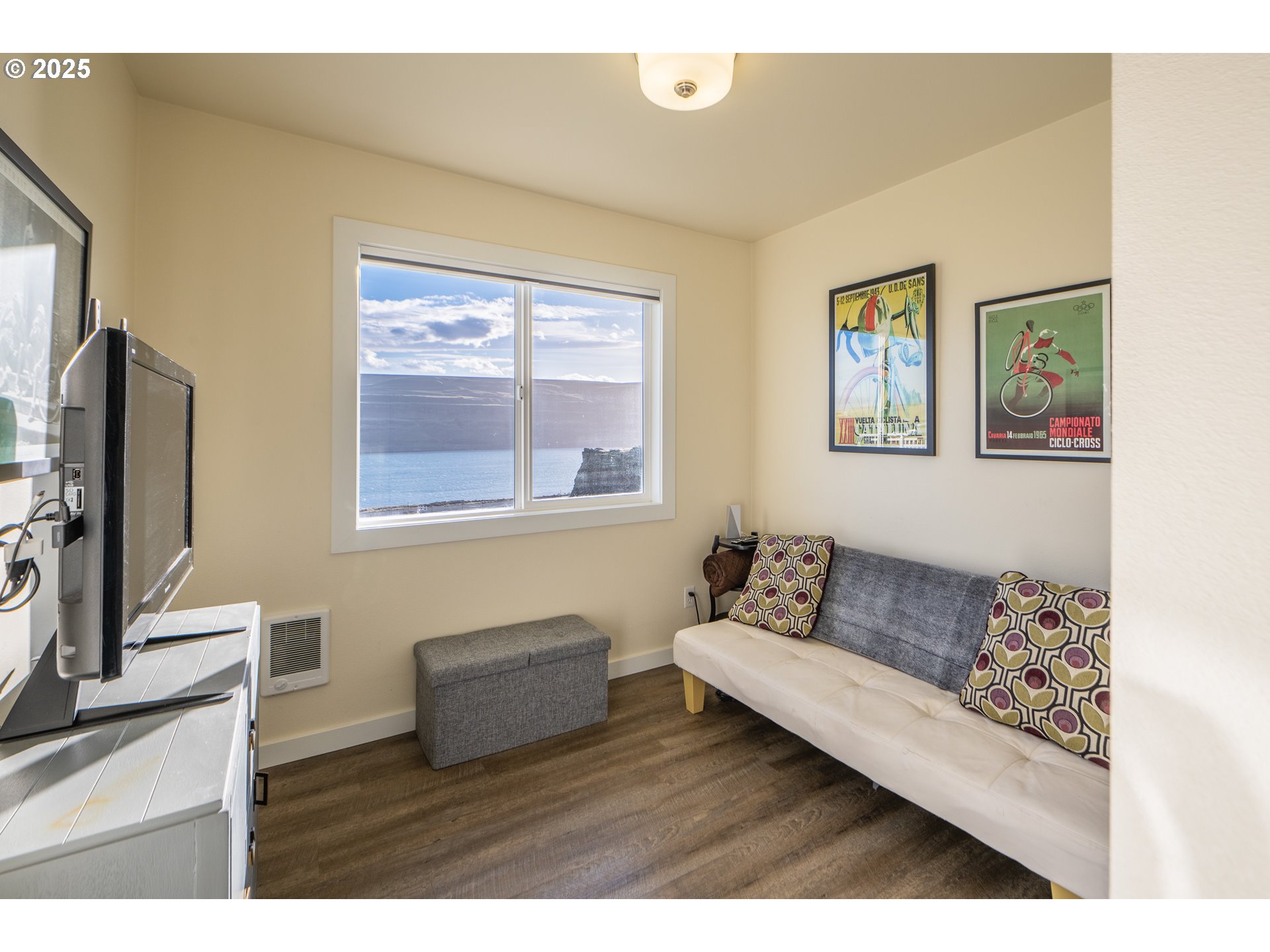 350 Bluff Road Wishram, WA 98673 - Photo 26 of 36 a living room with furniture and a flat screen tv