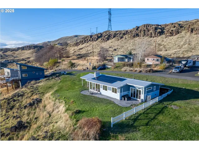 a view of houses with city view
