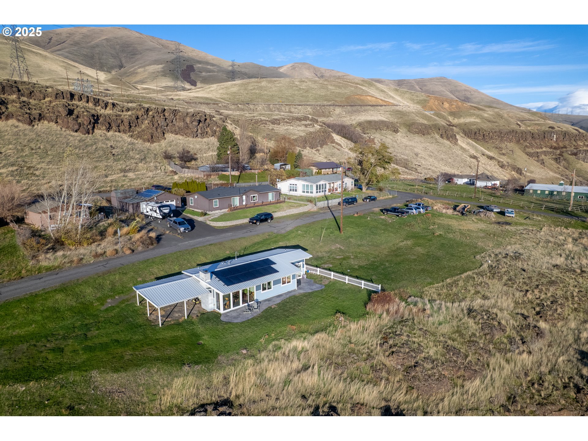 350 Bluff Road Wishram, WA 98673 - Photo 6 of 36 a view of lake with mountain
