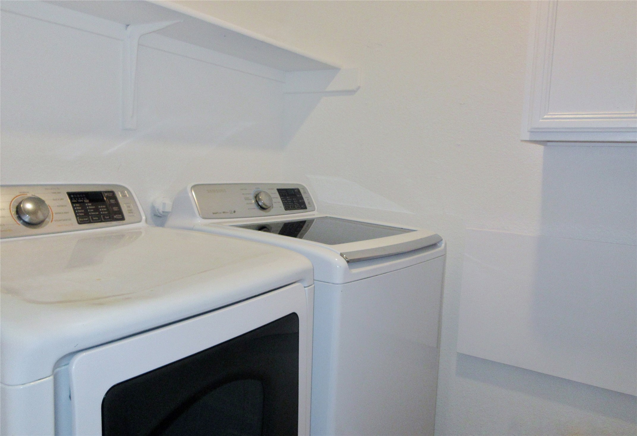 115 Rei Tang Loop Kyle, TX 78640 - Photo 10 of 17 a utility room with dryer and washer