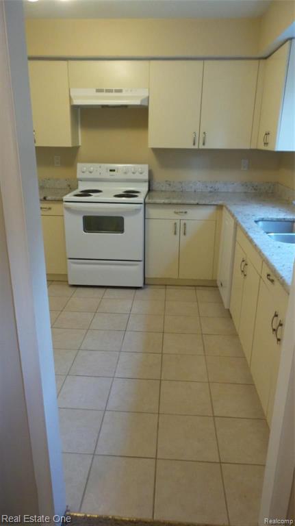 29535 Pine Ridge Circle, Unit 10 Farmington, MI 48331 - Photo 8 of 43