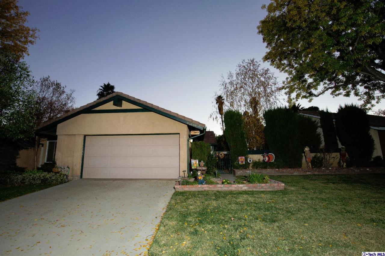 25633 Salceda Road Valencia, CA 91355 - Photo 2 of 29 a view of backyard of the house