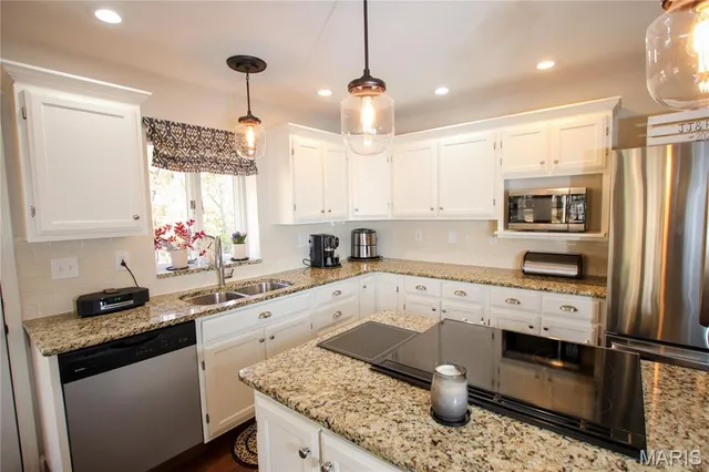 $430,000 | 960 Hilltop Drive, Sullivan, MO 63080