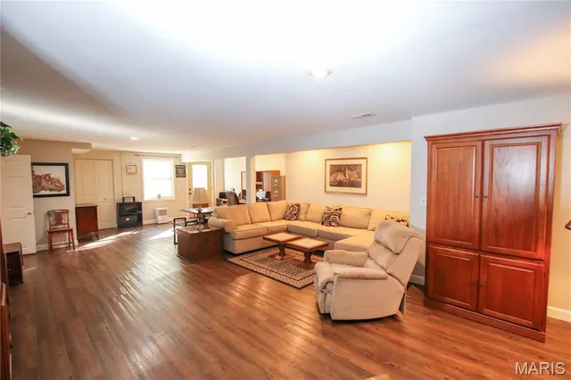 $430,000 | 960 Hilltop Drive, Sullivan, MO 63080