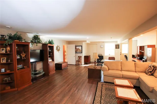 $430,000 | 960 Hilltop Drive, Sullivan, MO 63080