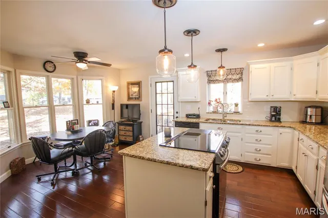 $430,000 | 960 Hilltop Drive, Sullivan, MO 63080