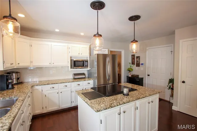 $430,000 | 960 Hilltop Drive, Sullivan, MO 63080