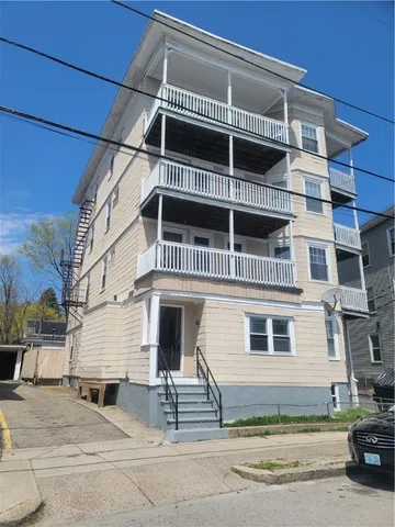 $1,600 | 69 Fales Street, Unit 3, Central Falls, RI 02863