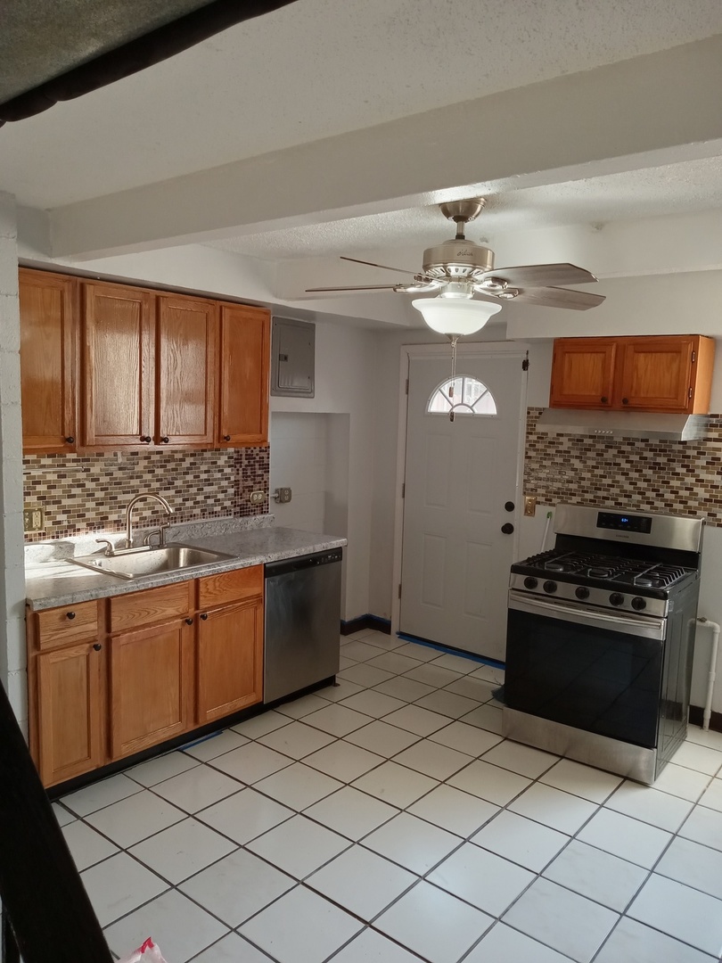 827 East 48th Street, Unit C Chicago, IL 60615 - Photo 3 of 10