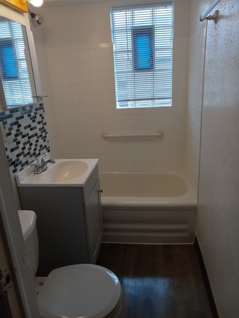 827 East 48th Street, Unit C Chicago, IL 60615 - Photo 5 of 10