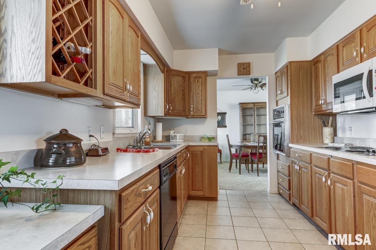 2802 West Jefferson Street Springfield, IL 62702 - Photo 39 of 50