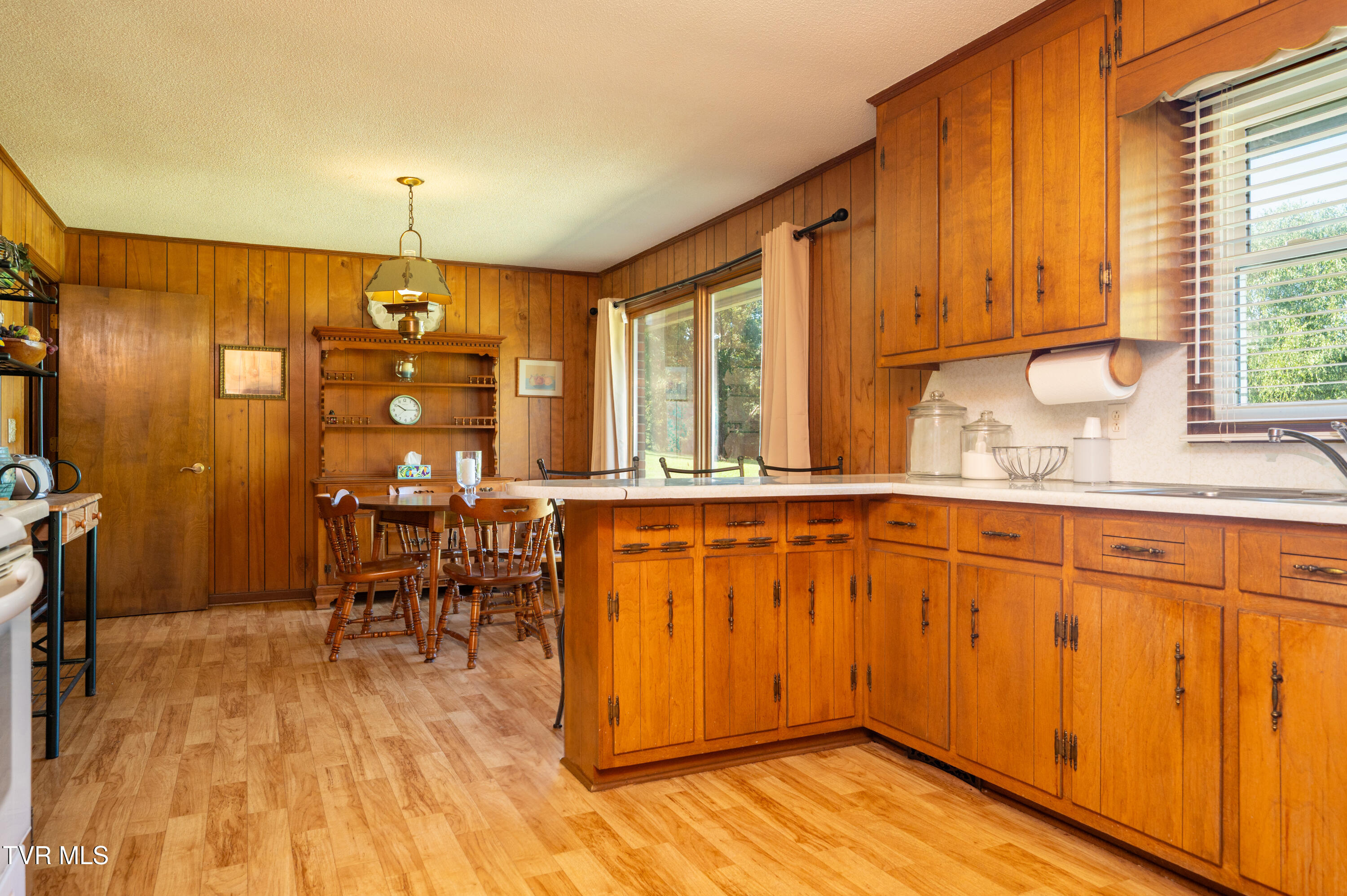 2120 Old Lewis Road Johnson City, TN 37601 - Photo 12 of 45 Old Lewis-26
