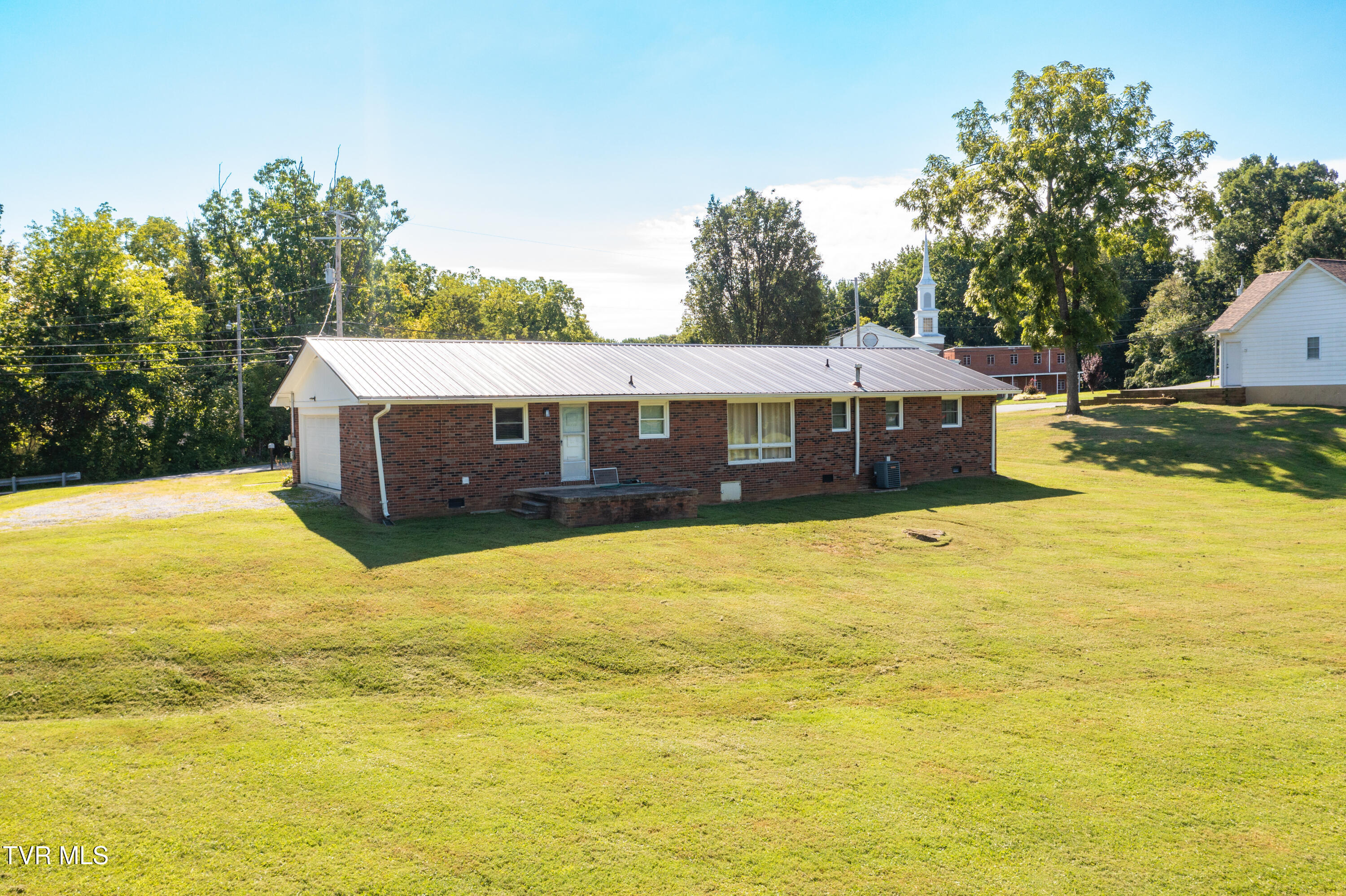 2120 Old Lewis Road Johnson City, TN 37601 - Photo 7 of 45 Old Lewis-9