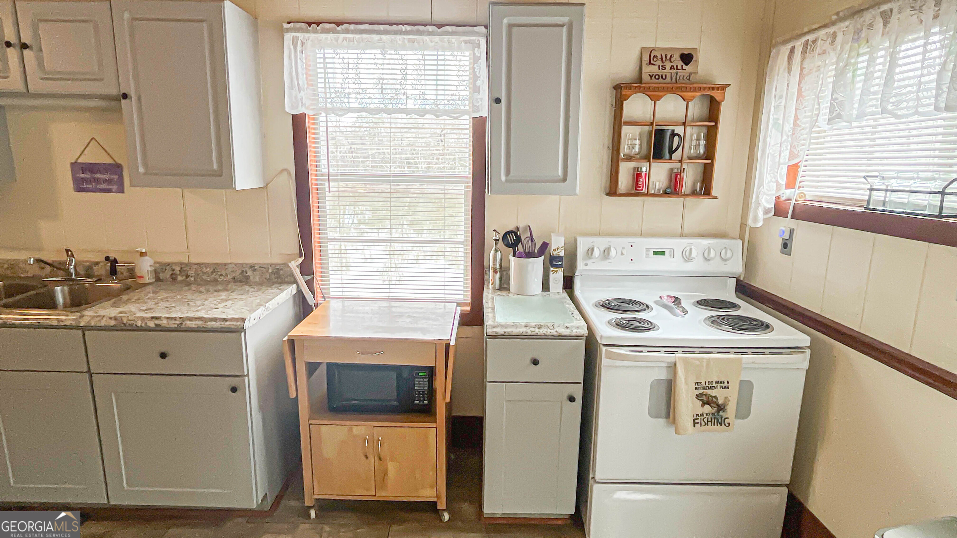 242 Katy Lake Road Jackson, GA 30233 - Photo 22 of 113 a utility room with dryer and washer