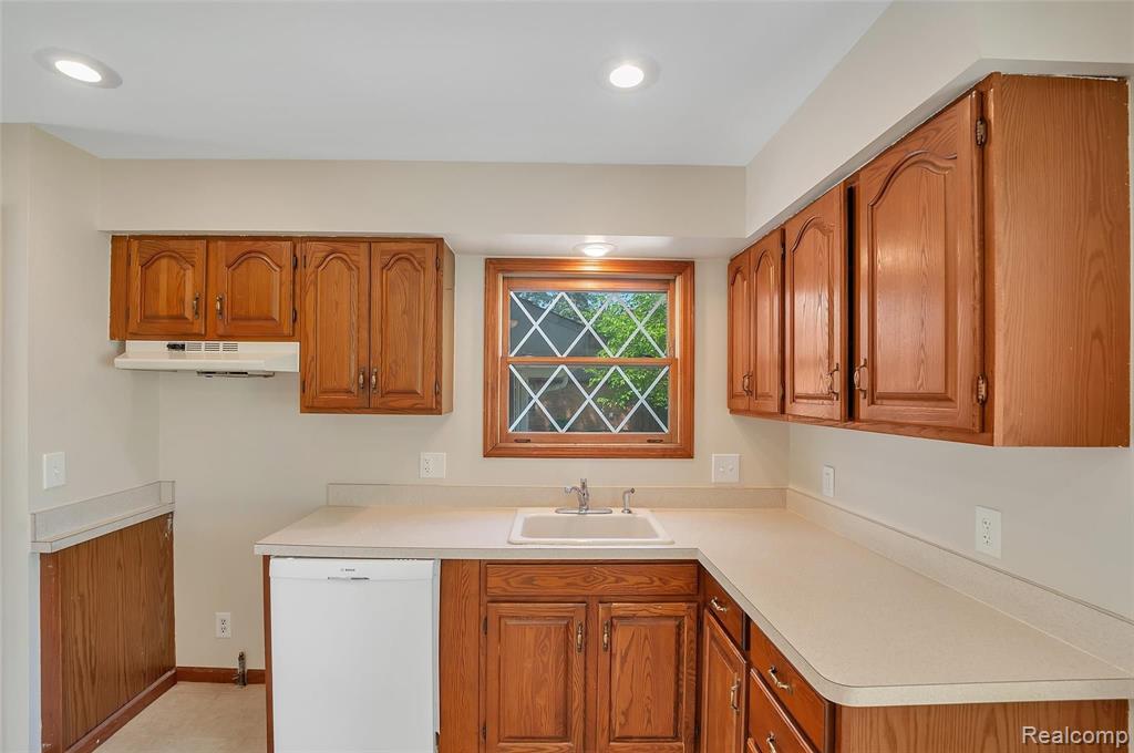 41495 Edison Lake Road Belleville, MI 48111 - Photo 8 of 25 Gallery Image 8