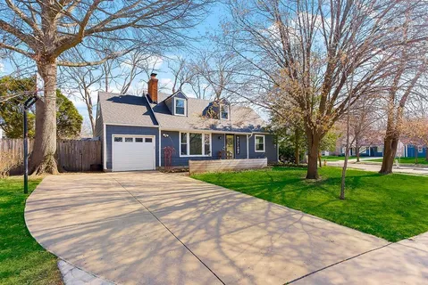 $499,000 | 7409 Ash Street, Prairie Village, KS 66208