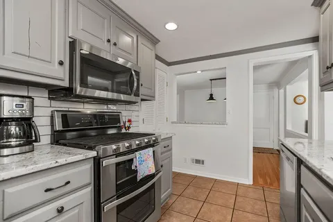 $499,000 | 7409 Ash Street, Prairie Village, KS 66208