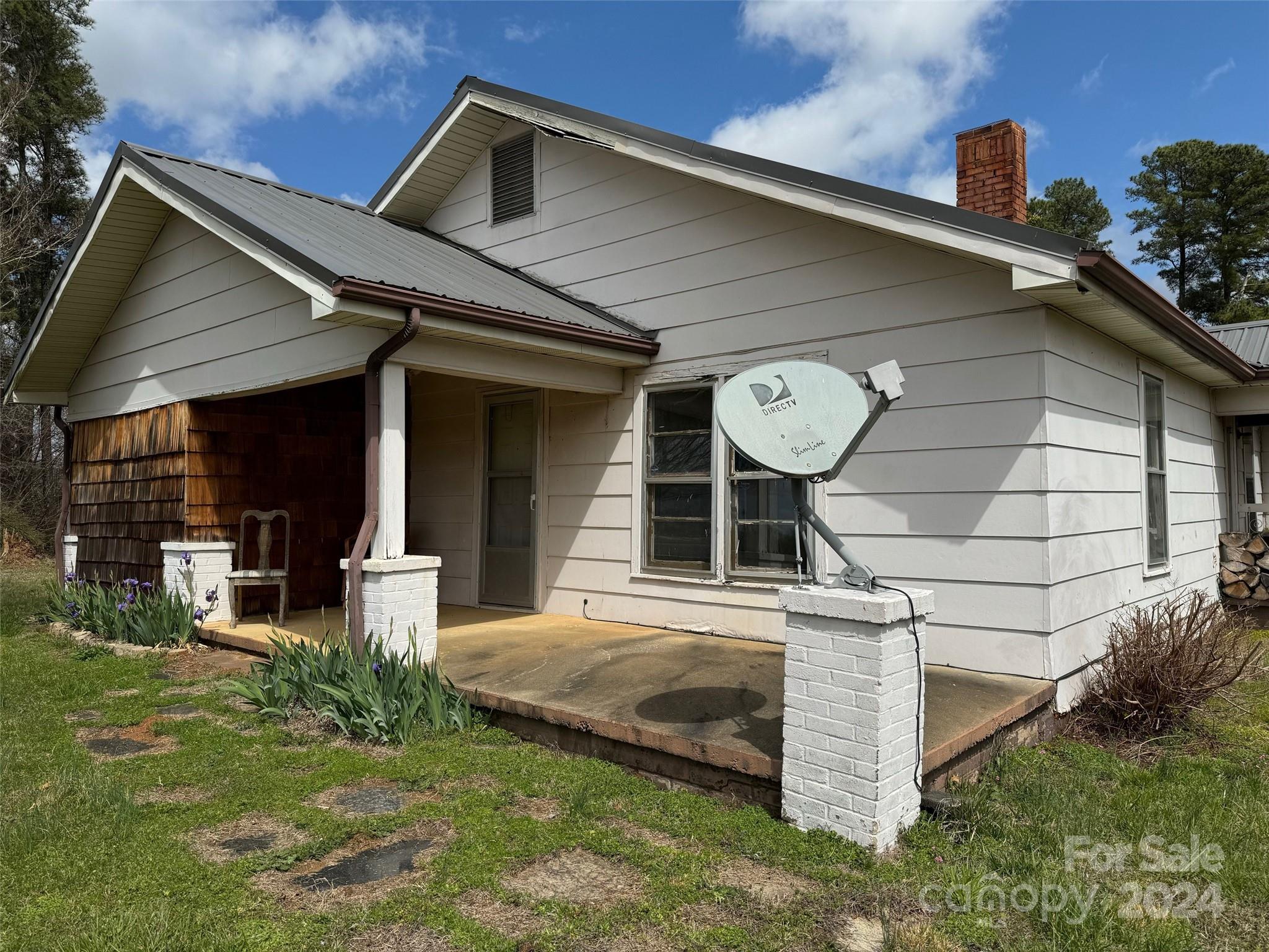 174 Lavender Road Ellenboro, NC 28040 - Photo 3 of 20 a front view of a house with garden