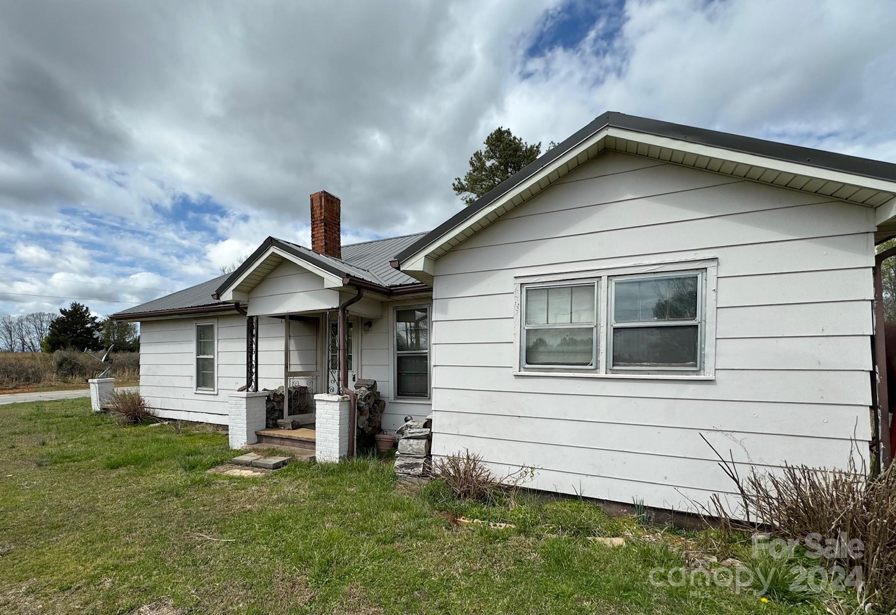 174 Lavender Road Ellenboro, NC 28040 - Photo 4 of 20 a front view of a house with a yard