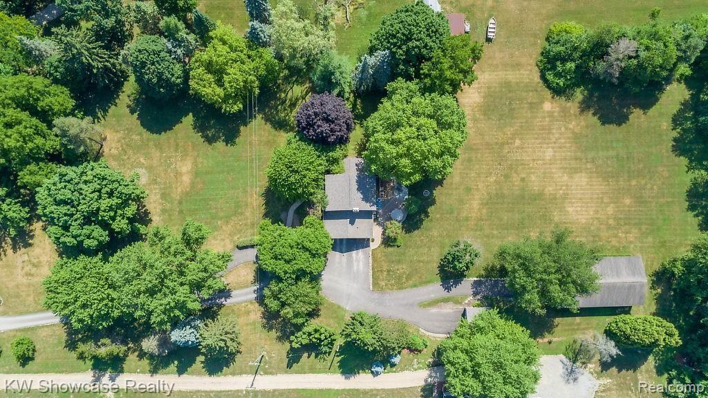 1230 East Maple Road Milford, MI 48381 - Photo 3 of 55 ext-3-SMALL.jpg