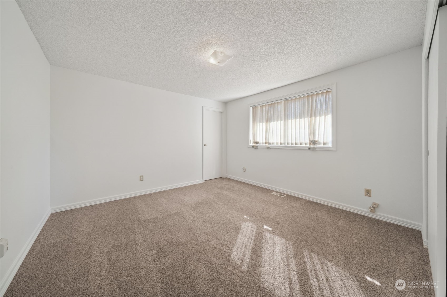 14041 156th Avenue Southeast Renton, WA 98059 - Photo 14 of 25 Gallery Image 14