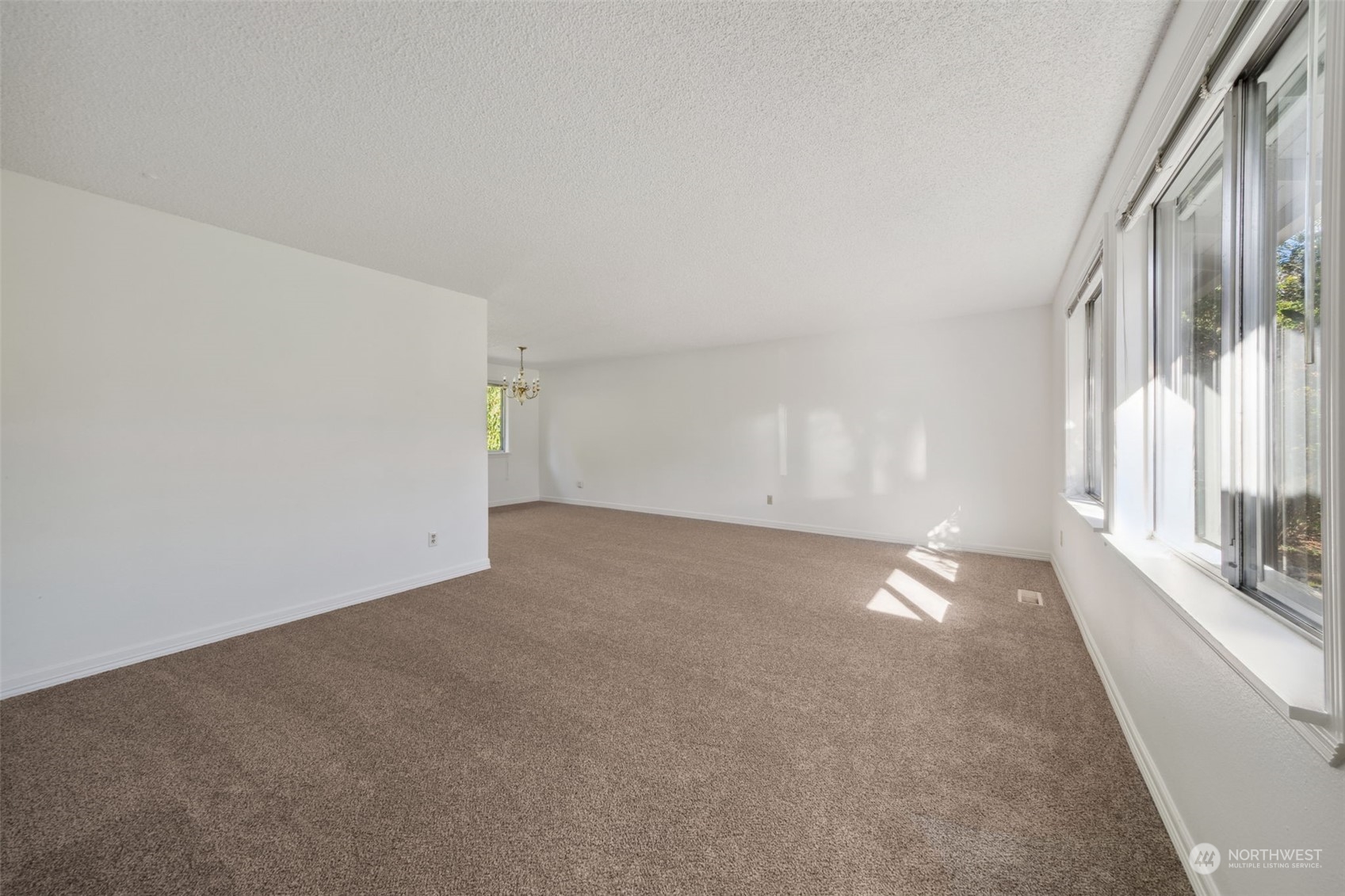 14041 156th Avenue Southeast Renton, WA 98059 - Photo 4 of 25 Gallery Image 4